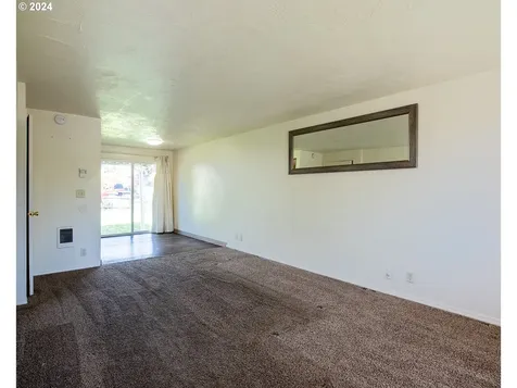 4072/4074 N Clarey Street Eugene OR 97402