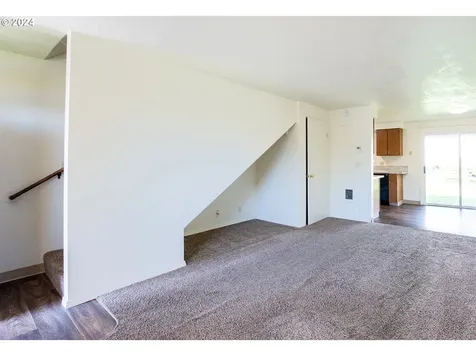 4072/4074 N Clarey Street Eugene OR 97402