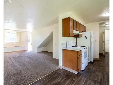 4072/4074 N Clarey Street Eugene OR 97402