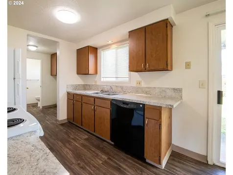 4072/4074 N Clarey Street Eugene OR 97402