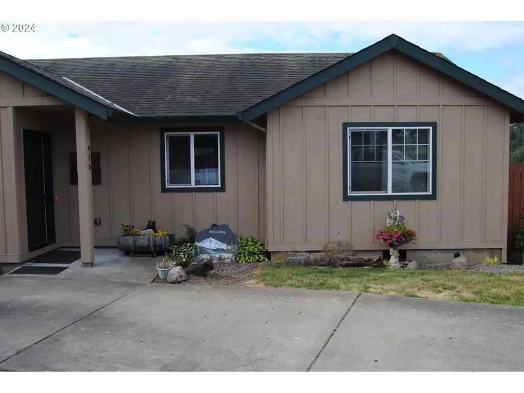 415 Trail Street Gaston OR 97119