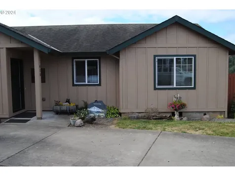 415 Trail Street Gaston OR 97119