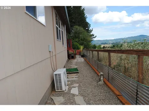415 Trail Street Gaston OR 97119