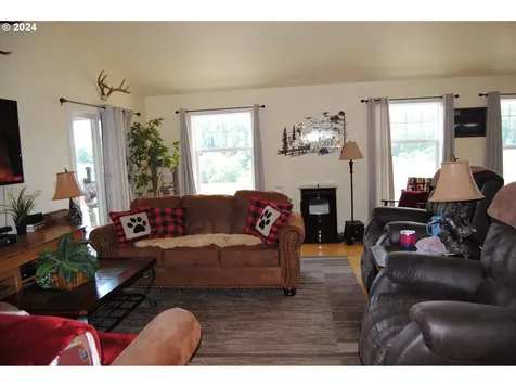 415 Trail Street Gaston OR 97119