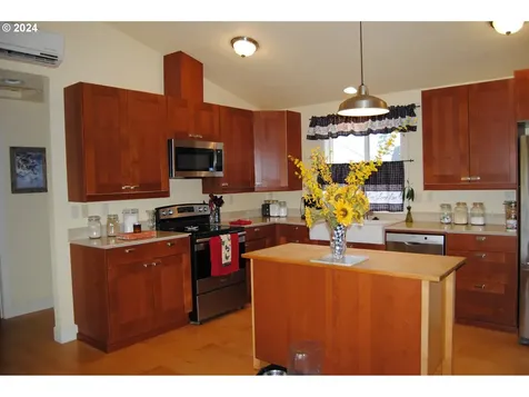 415 Trail Street Gaston OR 97119