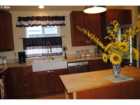 415 Trail Street Gaston OR 97119