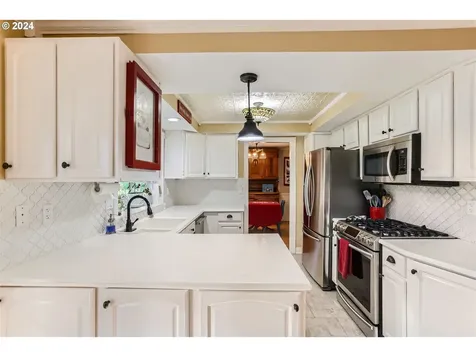 4292 Riverview Drive West Linn OR 97068