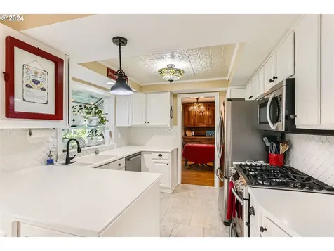 4292 Riverview Drive West Linn OR 97068