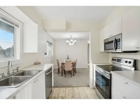 834 SE 170th Drive Portland OR 97233