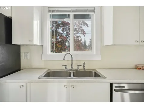 834 SE 170th Drive Portland OR 97233
