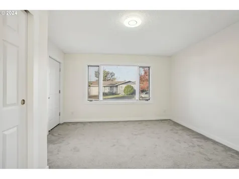 834 SE 170th Drive Portland OR 97233