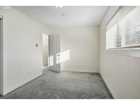 834 SE 170th Drive Portland OR 97233