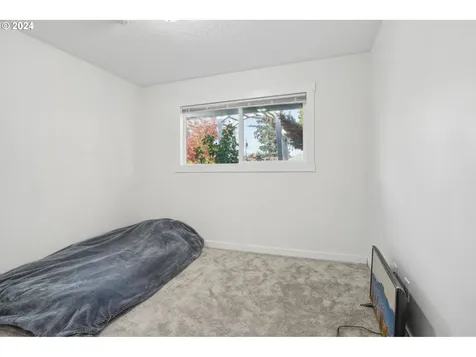 834 SE 170th Drive Portland OR 97233