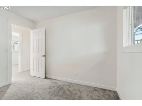 834 SE 170th Drive Portland OR 97233
