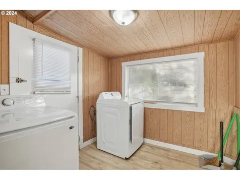 834 SE 170th Drive Portland OR 97233