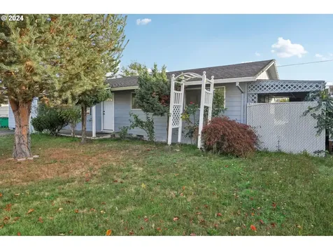 834 SE 170th Drive Portland OR 97233