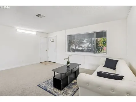834 SE 170th Drive Portland OR 97233