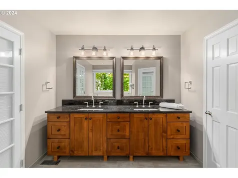 18560 Westview Drive Lake Oswego OR 97034