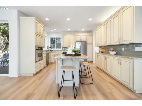 9895 Nw Nottage Drive Portland OR 97229