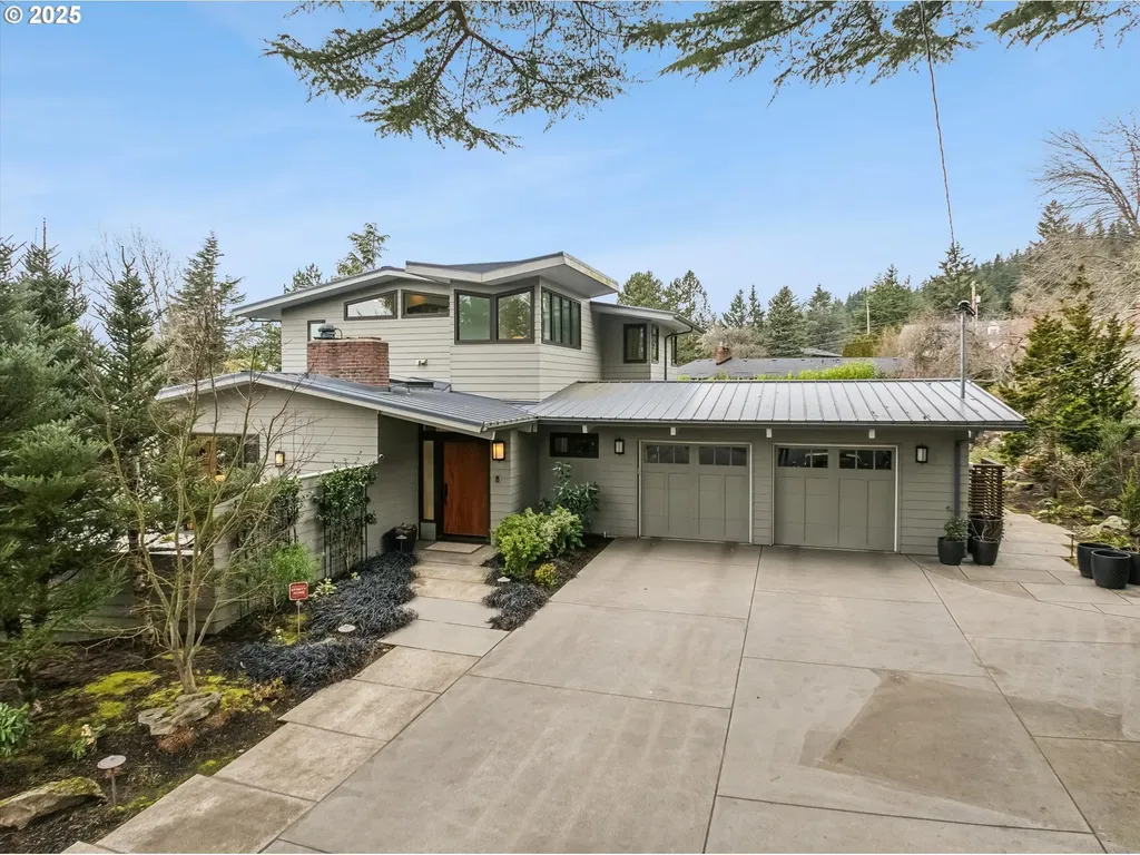 3825 SW Jerald Court Portland OR 97221