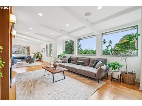 3825 SW Jerald Court Portland OR 97221