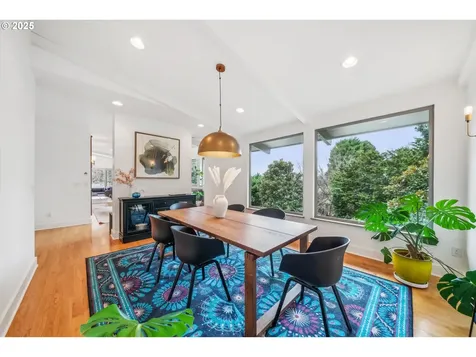 3825 SW Jerald Court Portland OR 97221