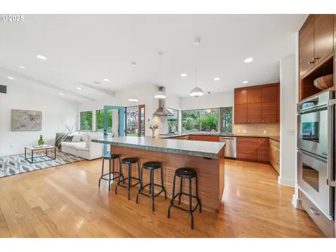 3825 SW Jerald Court Portland OR 97221