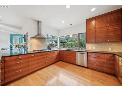 3825 SW Jerald Court Portland OR 97221