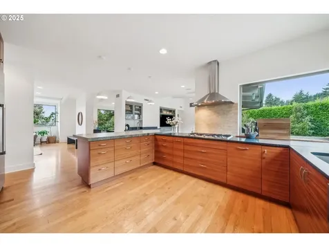 3825 SW Jerald Court Portland OR 97221