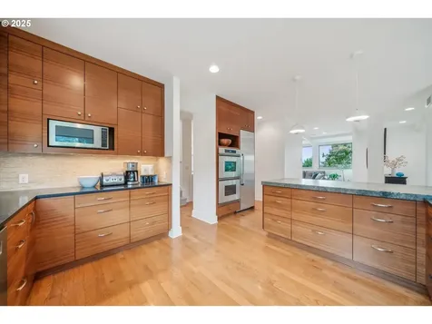 3825 SW Jerald Court Portland OR 97221