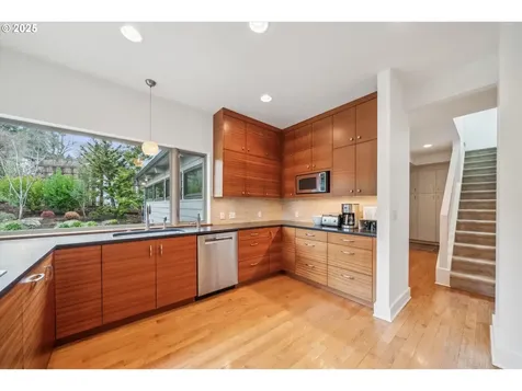 3825 SW Jerald Court Portland OR 97221