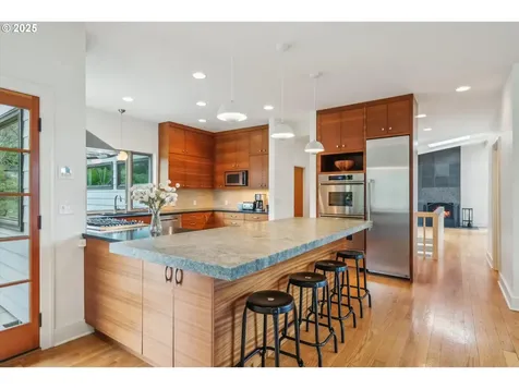3825 SW Jerald Court Portland OR 97221
