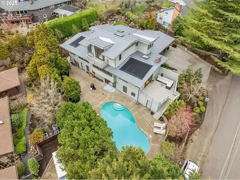 3825 SW Jerald Court Portland OR 97221