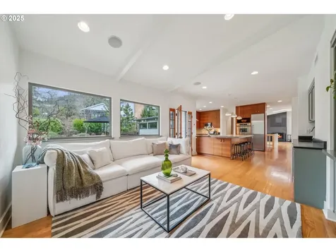3825 SW Jerald Court Portland OR 97221