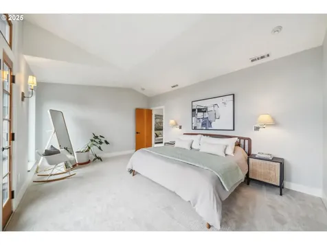 3825 SW Jerald Court Portland OR 97221