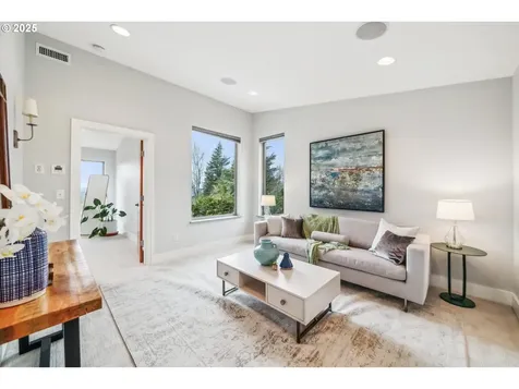 3825 SW Jerald Court Portland OR 97221