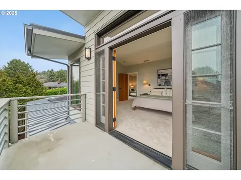 3825 SW Jerald Court Portland OR 97221