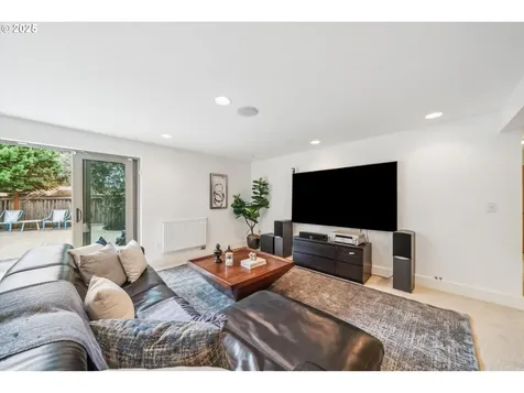3825 SW Jerald Court Portland OR 97221
