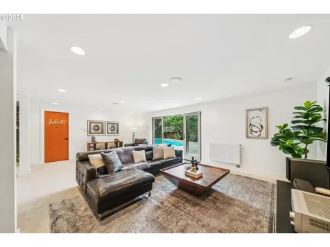 3825 SW Jerald Court Portland OR 97221