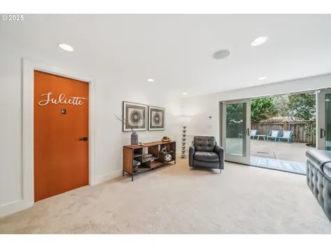 3825 SW Jerald Court Portland OR 97221