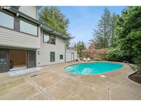 3825 SW Jerald Court Portland OR 97221