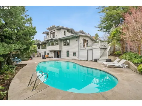 3825 SW Jerald Court Portland OR 97221