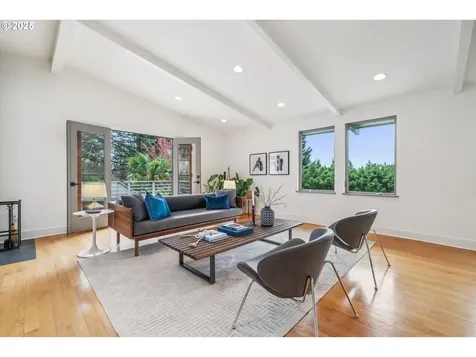 3825 SW Jerald Court Portland OR 97221