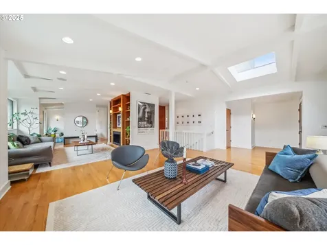 3825 SW Jerald Court Portland OR 97221