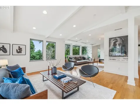 3825 SW Jerald Court Portland OR 97221