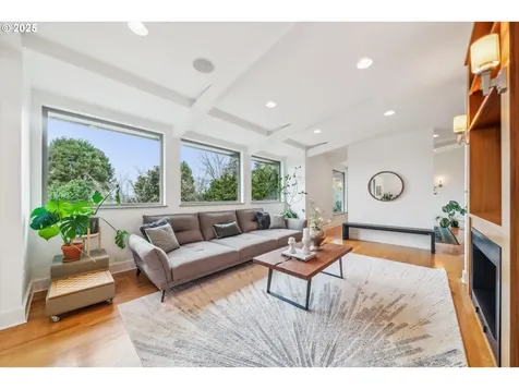 3825 SW Jerald Court Portland OR 97221