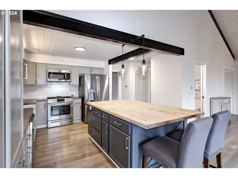 25799 NW Green Mountain Road Banks OR 97106