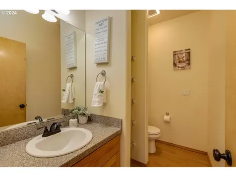1917 NW Cottonwood Drive Mcminnville OR 97128