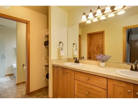 1917 NW Cottonwood Drive Mcminnville OR 97128