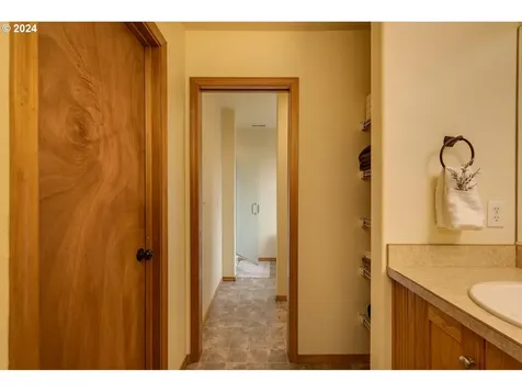 1917 NW Cottonwood Drive Mcminnville OR 97128